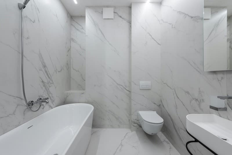 Modernes Badezimmer – Sanitär von Del Gesso Gebäudetechnik