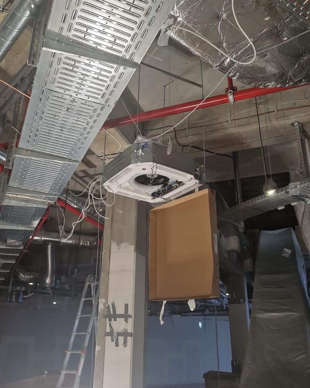 C&A Erlangen Arcaden – Installation von Del Gesso