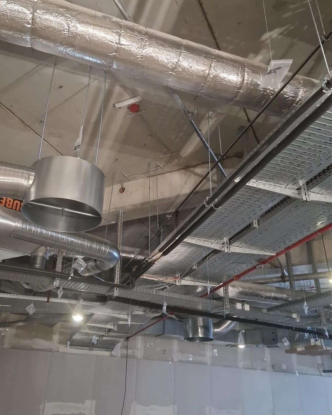 C&A Erlangen Arcaden – Installation von Del Gesso